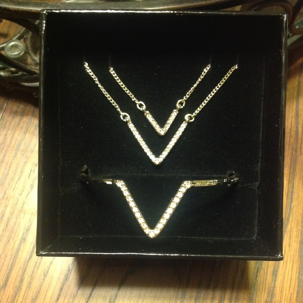 VIctoria's Secret Necklace and Bracelet Set BNIB